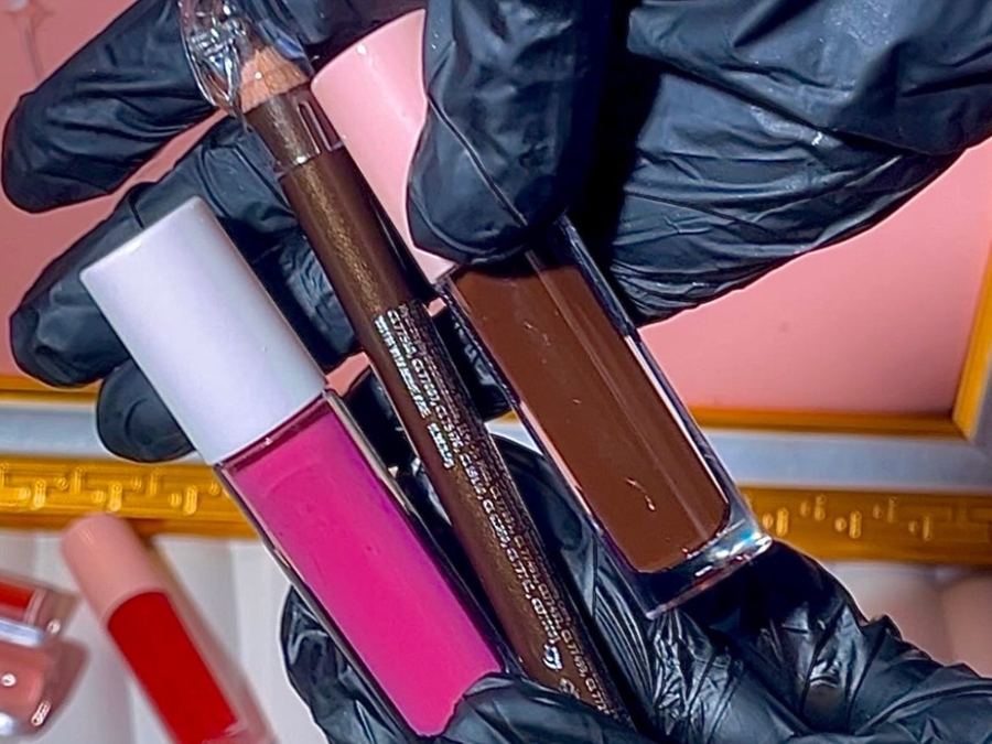 Hot choco lipgloss, lip liner and pink lipgloss