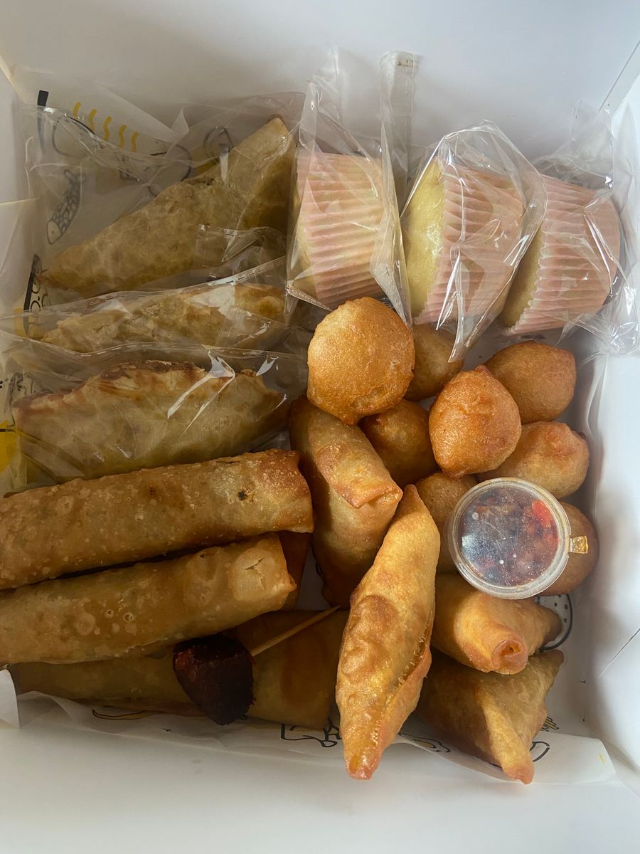 Combo cake and small chops