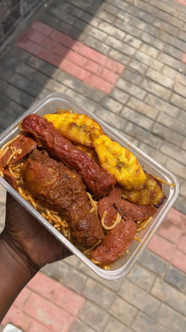 Jollofspaghetti,pepperedchicken, plantain & Sausage