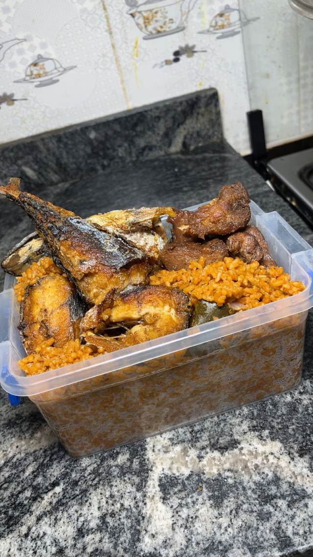 1.5Lilter of Jollofrice, fried fish and Fried Beef