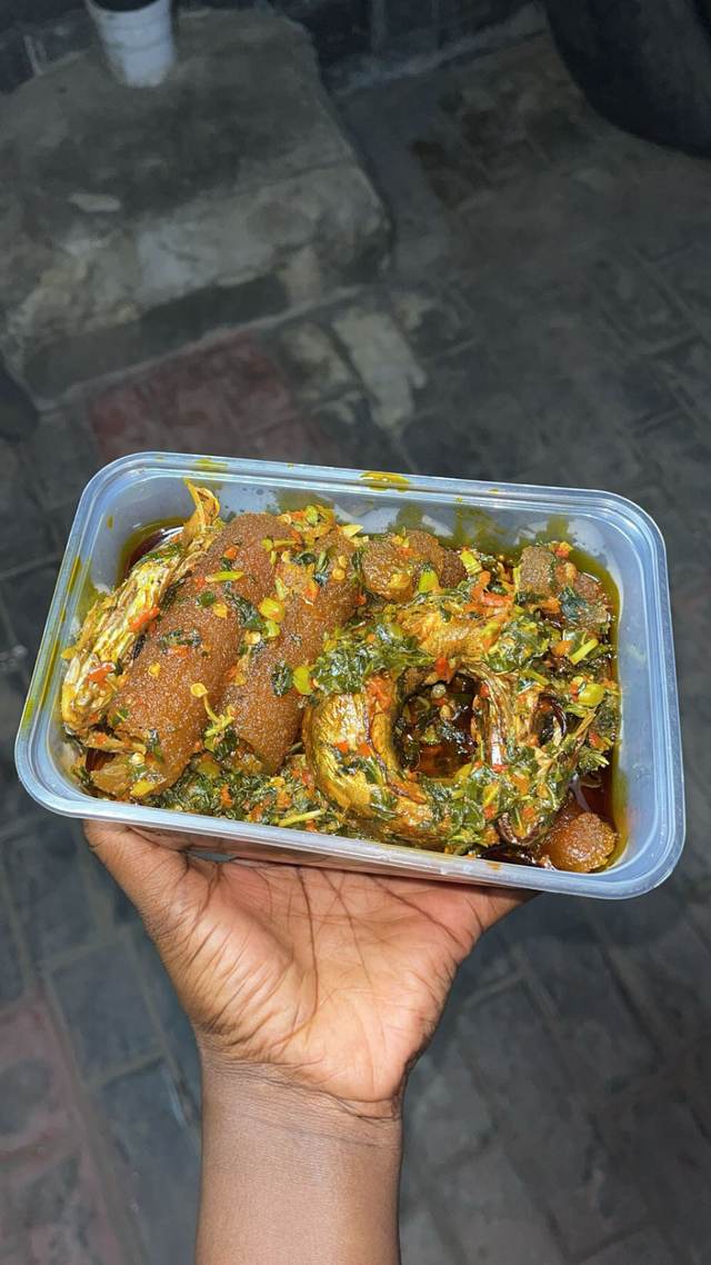 Vegetable soup (Eforiro) with proteins