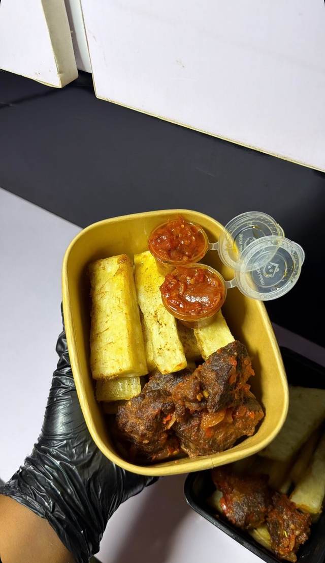 Friedyam, pepperedfriedbeef with sauce