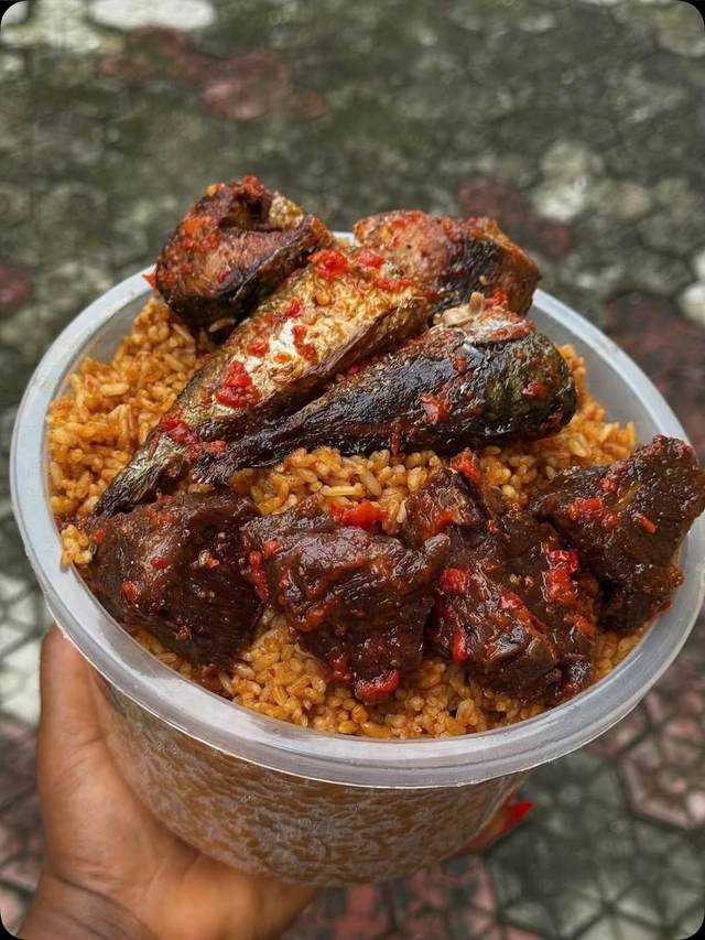 3Litres of Smoky Jollofrice, Fish&Beef