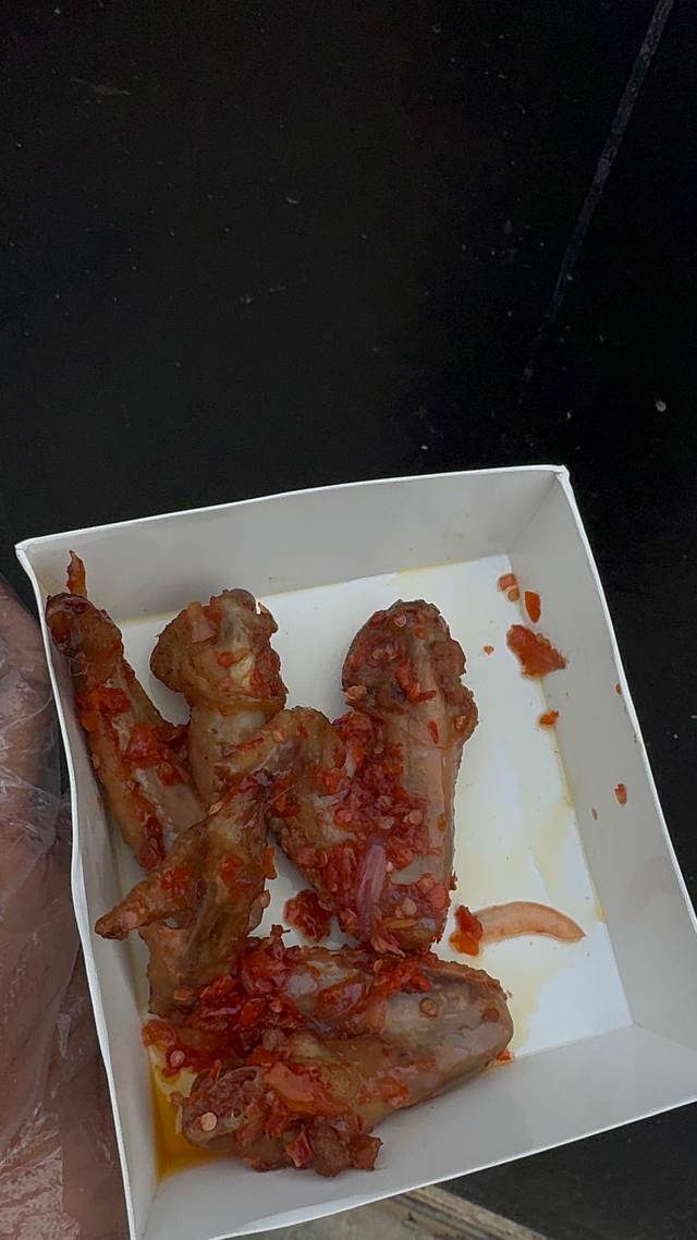 3 pcs grilled & peppered chicken wings