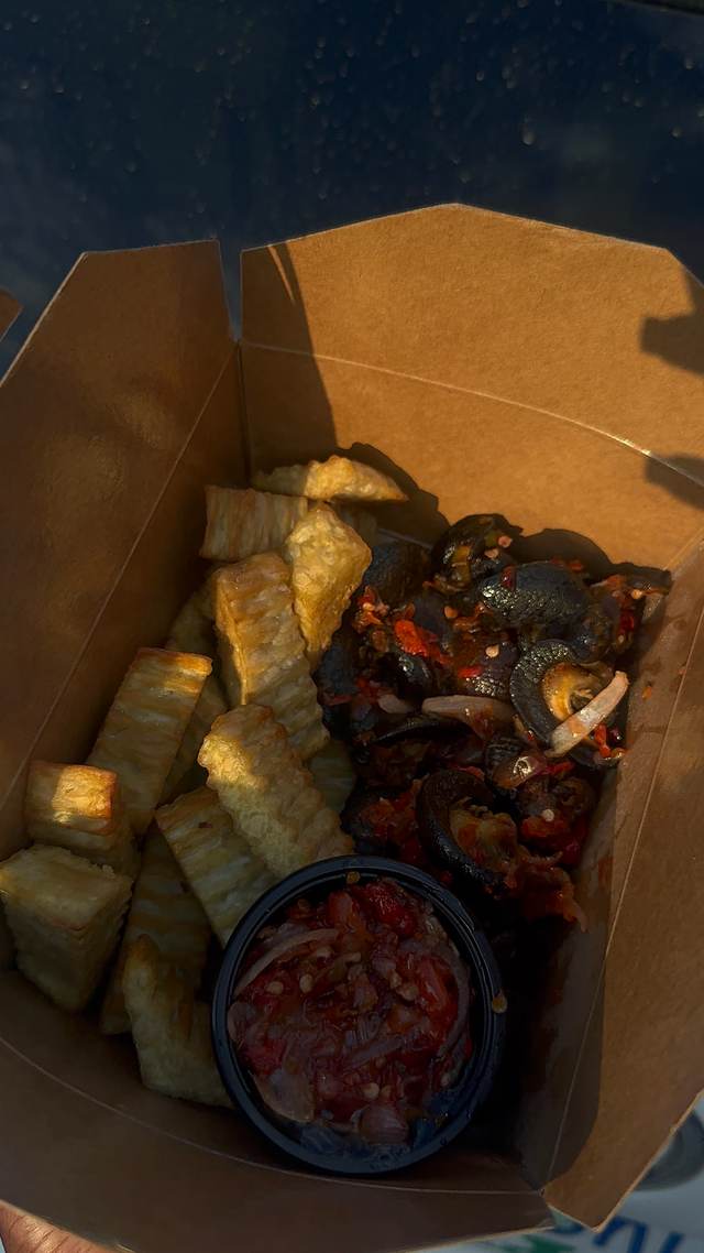 Peppered snail,yam/sweet potato fries & sauce