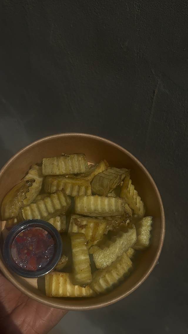 Yummy yam fries & sauce
