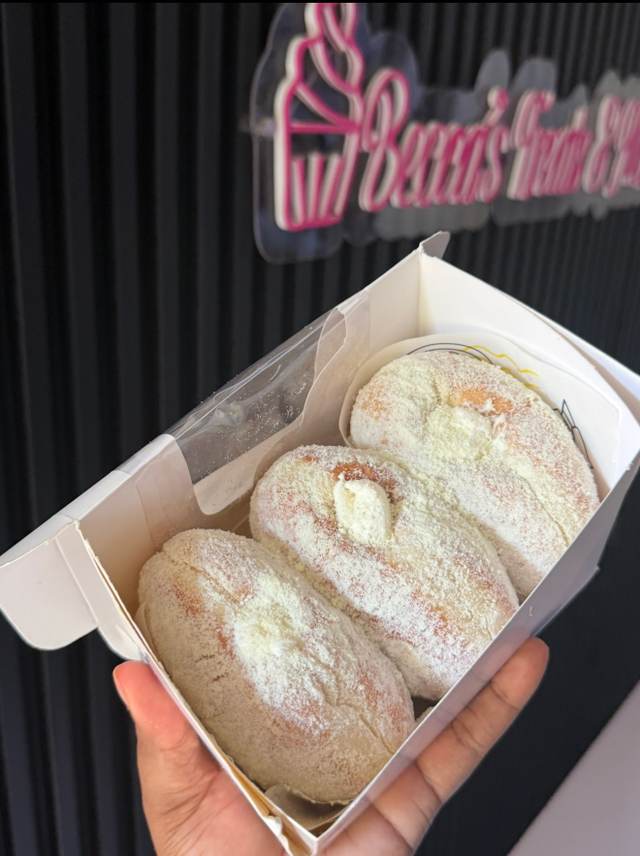 Box of 3 milky doughnut