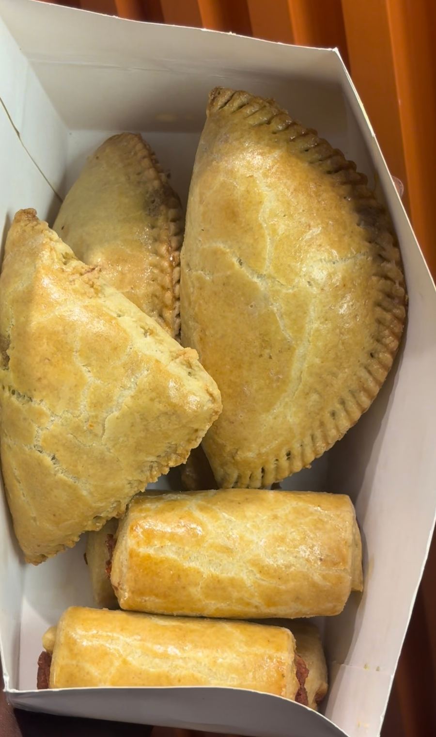 Combo pack containing 2 of meat pie, 2piece of chicken pie,2pieces of sausage roll