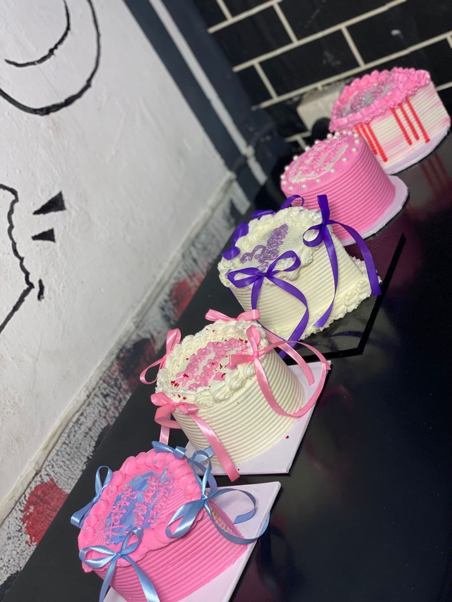 Customize cakes